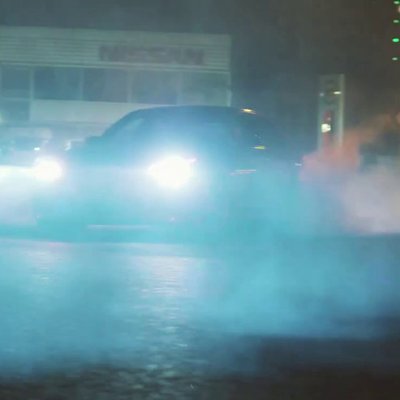 Video: Trīs 'M' sērijas BMW plosās naksnīgajās Rīgas ielās