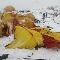 Почему на Эвересте стали гибнуть так часто? Четыре причины