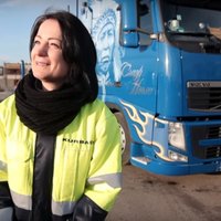 Latvijā pirmā sieviete pie kravas autovedēja stūres – Sigita Jakobsone