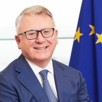 EK rosina uzlabot noteikumus par Eiropas Uzņēmumu padomēm