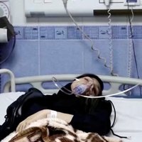 Vairāk nekā 1000 mīklainas saslimšanas: vai Irānā apzināti indētas meitenes?