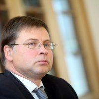 Dombrovskis no Īrijas premjera saņēmis vislētāko dāvanu