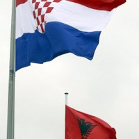 Horvātu sašutumu izsauc Merkeles atteikums piedalīties svinībās par godu valsts uzņemšanai ES