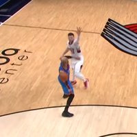 Video: NBA spēlē basketbolists pēdējās sekundēs iemet brīnumainu metienu