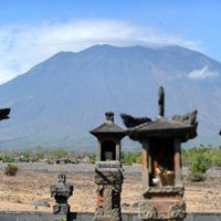 Indonēzijas Bali salā vulkāna trauksme paaugstināta līdz augstākajam līmenim