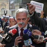 Rumānijas valdošās partijas līderim piespriests cietumsods par korupciju