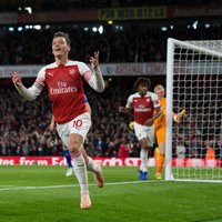 Londonas 'Arsenal' zvaigzne Ēzils atteicies no miljona eiro nedēļā Āzijā
