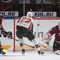 Rīgas 'Dinamo' piedzīvo kārtējo zaudējumu; fani tribīnēs turpina protestu