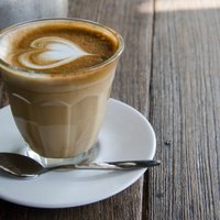 Garda 'latte' bez smalkiem aparātiem – kā to pagatavot mājas apstākļos?