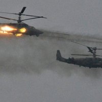 'Zapad 2017' laikā Ka-52 'Aligators' ne tikai izšāva pa skatītājiem, bet arī sagrāvis noliktavu