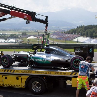 'Ferrari' pilotiem ātrākie apļa laiki Austrijas 'Grand Prix'; Rosbergs avarē