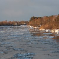 Latvijas upēs pārsvarā turpinās ūdens līmeņa pazemināšanās