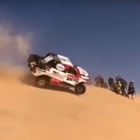 Video: Alonso apmet divus kūleņus Dakaras rallijreida 10. posmā