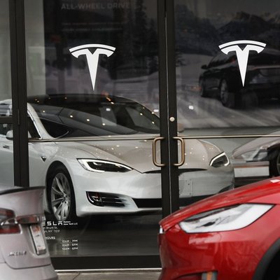 'Tesla' naudu 'dedzina' ar ātrumu 480 tūkstoši dolāru stundā