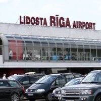 Atstāj spēkā lidostas 'Rīga' mantas arestu 'flyLAL' bankrota lietā