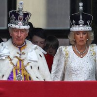 Video: Lielbritānijā kronē karali Čārlzu un karalieni Kamillu