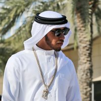 Hamiltons saņem kritiku par savu arābu ietērpu Bahreinas 'Grand Prix'