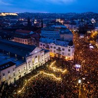 Žurnālista slepkavība: 65 tūkstoši Slovākijā protestē pret valdību
