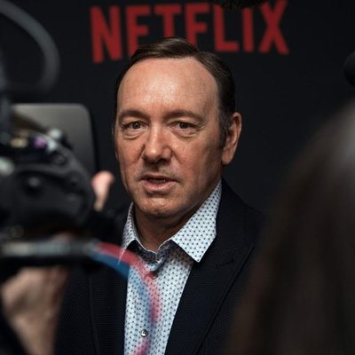 Netflix разорвал сотрудничество с Кевином Спейси после секс-скандала