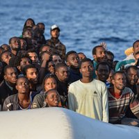 Itālijas parlaments atbalsta migrantu nosūtīšanu uz Albāniju