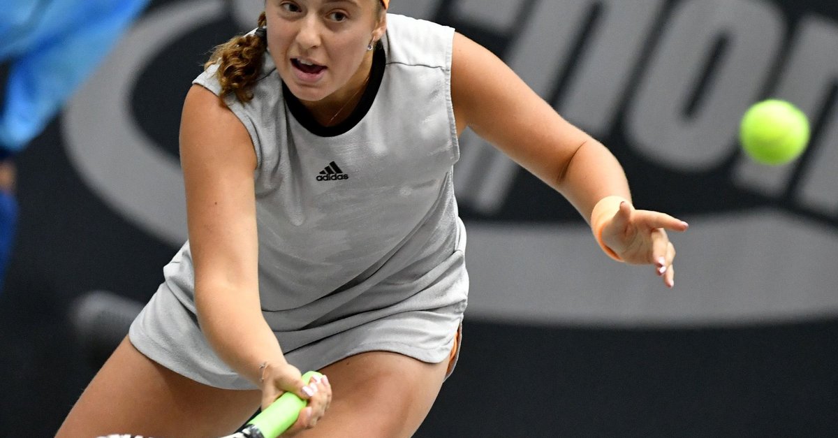 Ostapenko 'Australian Open' pirmajā kārtā pārvar grūtības un izcīna uzvaru