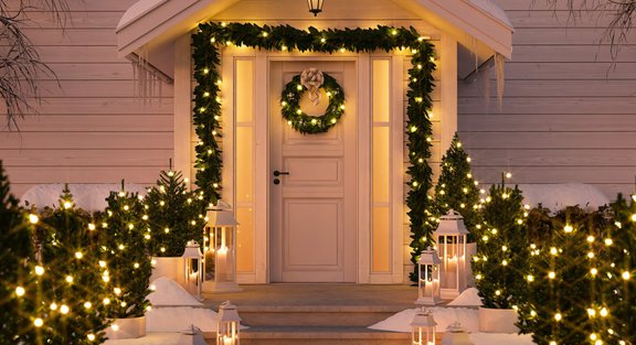ФОТО. 26 идей для новогодней подсветки дома и сада