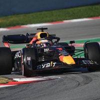 FIA grēkāzei 'Red Bull' piemēro brangu naudas sodu un ierobežo darbu pie formulas attīstības