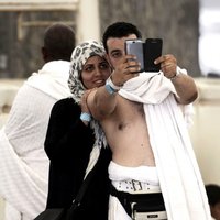 Musulmaņus pārņēmis selfiju neprāts; garīdznieki dusmīgi