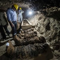 Foto: Ēģiptē atrod senas kapenes ar 17 mūmijām