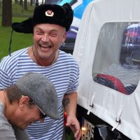 ФОТО: Миллионер Малыгин устроил возлюбленной юбилейную "бомж-парти"