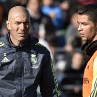 Zidāns negaidīti atkāpies no Madrides 'Real' galvenā trenera amata