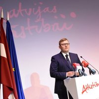 'Latvijas attīstībai' un 'Izaugsme' kongresos nobalso par dalību partiju apvienībā ar 'pariešiem'