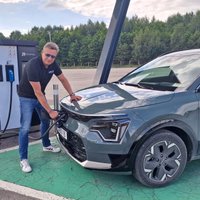 Labi zināmi auto entuziasti ar elektroauto uzstāda jaunu Lietuvas rekordu