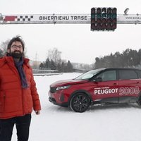Video: Latvijā ieradies modernizētais 'džip-vens' 'Peugeot 5008'