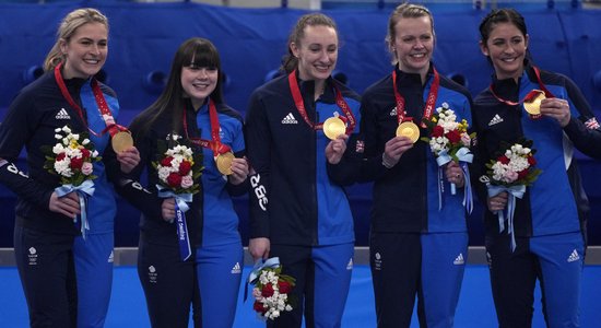 Lielbritānijas kērlingistes kļūst par olimpiskajām čempionēm