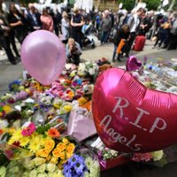 Terorakts Mančestrā: dziedātāja Ariande Grande atceļ Londonas koncertus