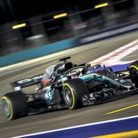 Soli tuvāk piektajam titulam: Hamiltons gūst uzvaru F-1 Singapūras 'Grand Prix' izcīņā