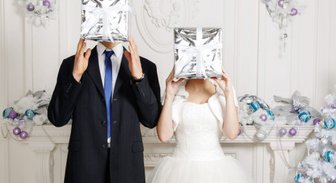 Шпаргалка, как из года в год отмечать День свадьбы: символизм, традиции, идеи для подарков