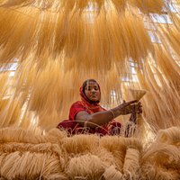 ФОТО. Как выглядит фабрика по производству рисовой лапши в Бангладеш
