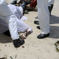 Pie Lībijas krastiem izskaloti 104 Vidusjūrā noslīkušu migrantu līķi