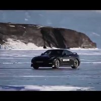 Video: 'Nissan GT-R' uz aizsalušā Baikāla sasniedz 295 km/h