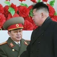 Negodā kritušais Kima tēvocis 'izgaist' no propagandas kadriem