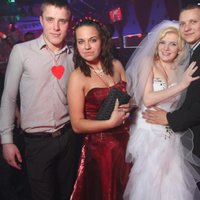Jelgavas naktsklubs priecē ar kāzām un striptīzu