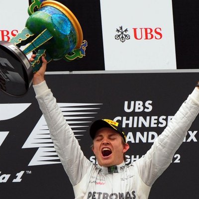 Rosbergs uzvar Japānas 'Grand Prix' kvalifikācijas sacensībās