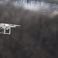 Svētdien Gaujas pludmalē lidināts drons – policija aicina atsaukties īpašnieku