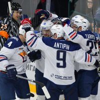 KHL Austrumu konferences līderu duelī Magņitogorskas 'Metallurg' uzvar 'Avangard' hokejistus