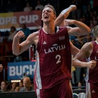 Latvijas 3x3 basketbolisti Eiropas kausa finālā piekāpjas Serbijai un iegūst sudrabu