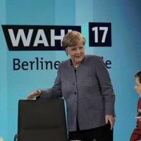 Merkele izslēdz iespēju veidot mazākuma valdību; ebreju organizācijas nosoda AfD iekļūšanu Bundestāgā