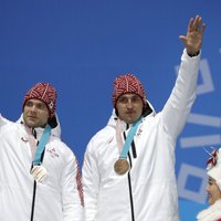 Латвийским бобслеистам в Пхенчхане вручены бронзовые медали Олимпиады