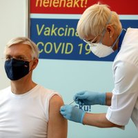 Piektdien turpinās valsts augstāko amatpersonu vakcināciju